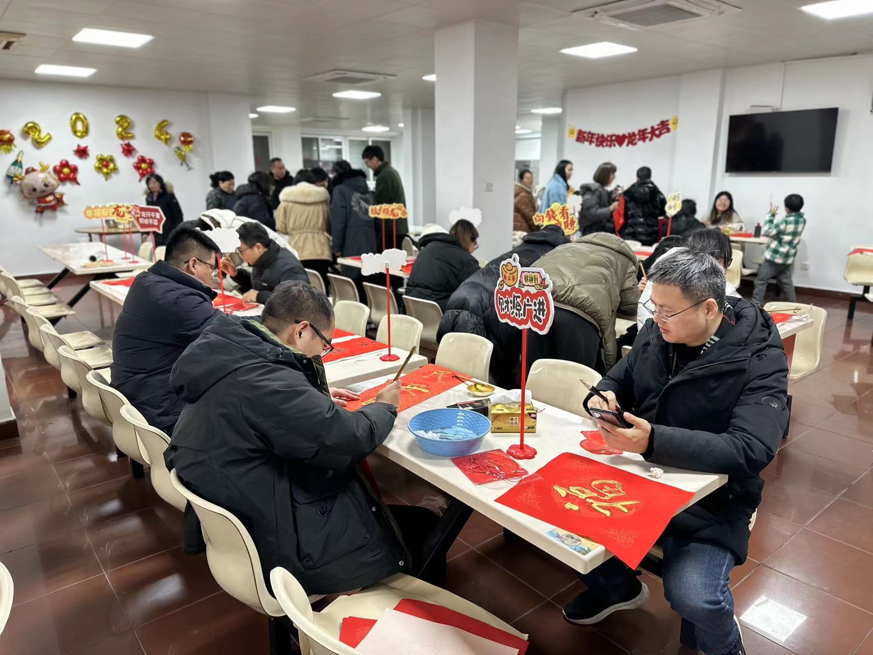 “迎春接福，共慶佳節(jié)”包餃子、寫春聯(lián)活動1 (25).jpg